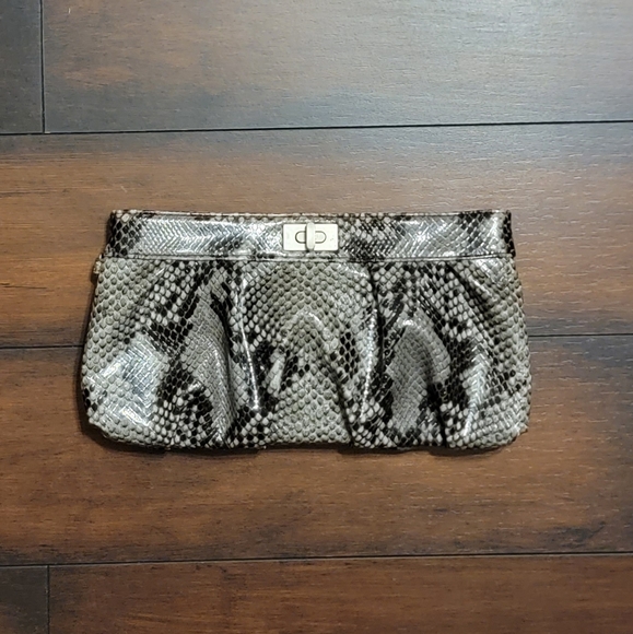 New Jessica Simpson Snakeskin Clutch - Picture 1 of 3